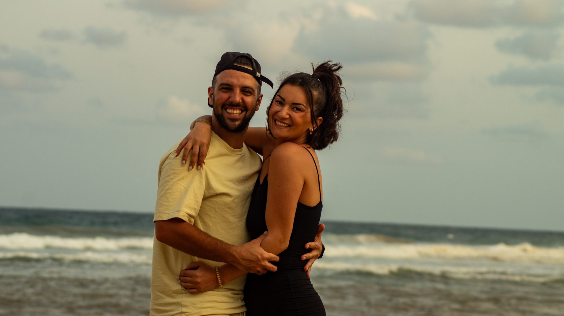 Braihim en Keysha op het strand